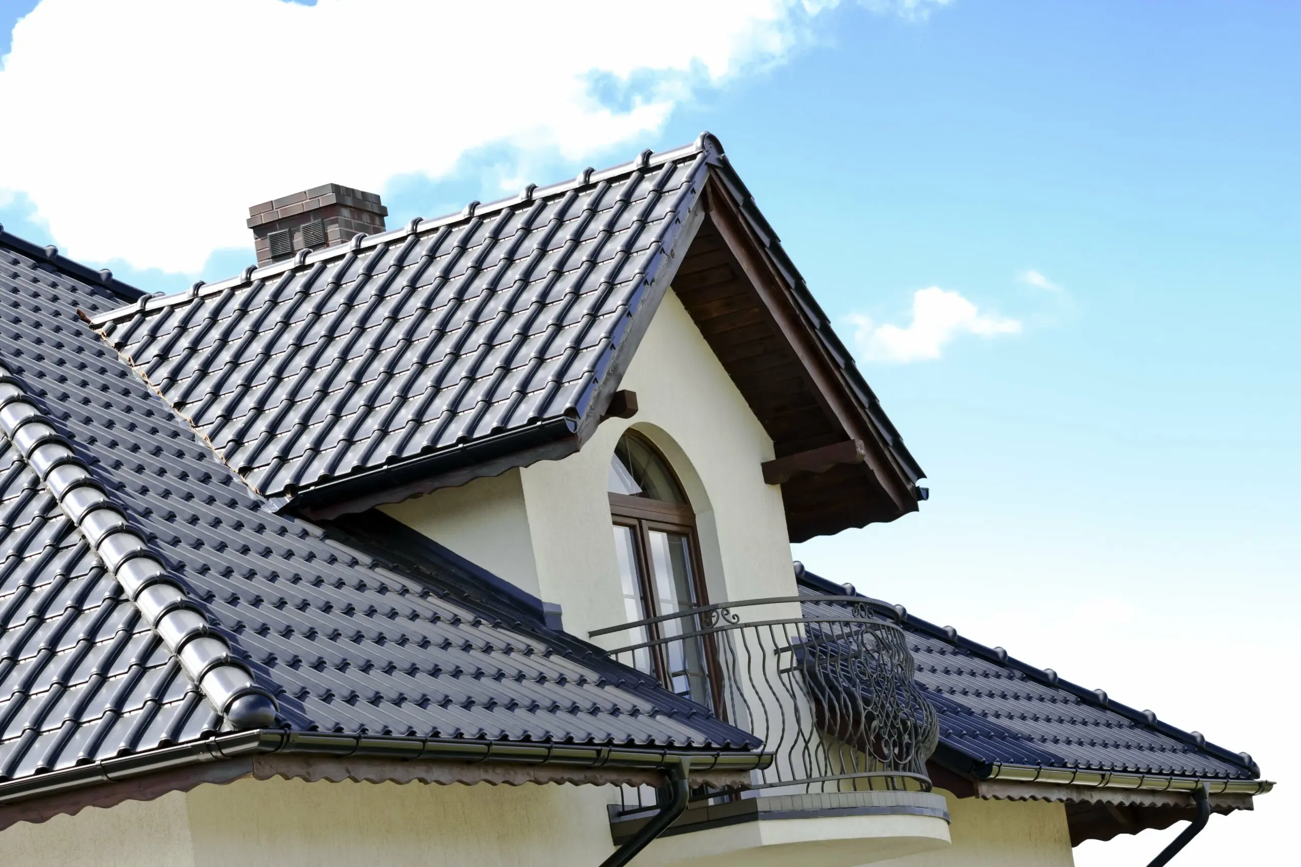 Maison luxembourgeoise avec toiture en tuiles anthracite